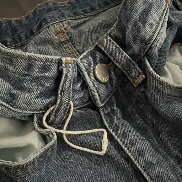 Straight Leg Mid Rise Jeans - Picture 5 of 5